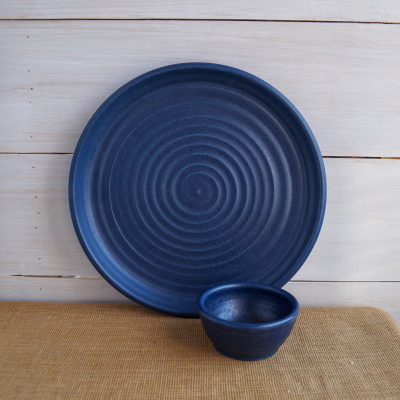        Farmhouse Ridges Chip and dip platter in Glacier gray
                     
                            