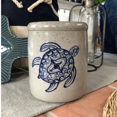 Handmade custom Rowe Pottery 1 quart crock with hand painted turtle design