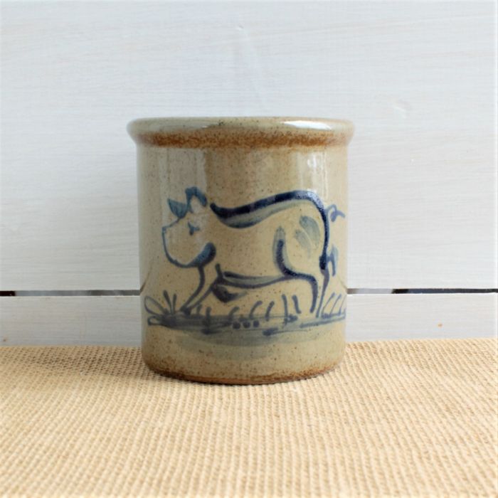 1.5 Pint crock Pig Rowe Pottery